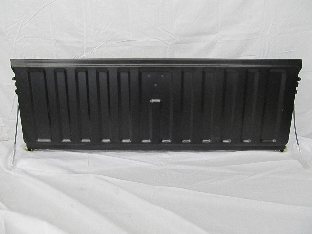 Chevrolet Silverado / GMC Sierra 1999 - 2007 Tailgate Assembly 99 - 07 GM1900124